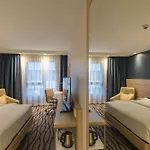 Hampton By Hilton Frankfurt Airport Otel 3*