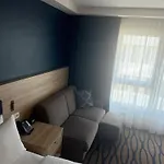 Hampton By Hilton Frankfurt Airport Otel 3*
