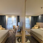 Hampton By Hilton Frankfurt Airport Otel
