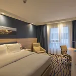 Hampton By Hilton Frankfurt Airport Otel 3*