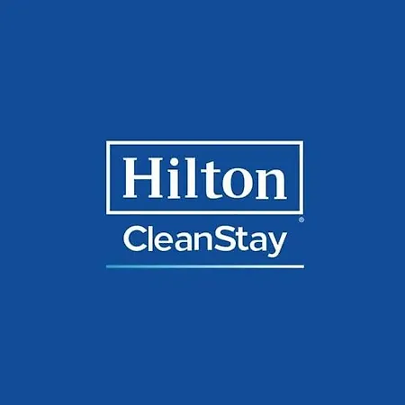 Hampton By Hilton Frankfurt Airport Szálloda 3*