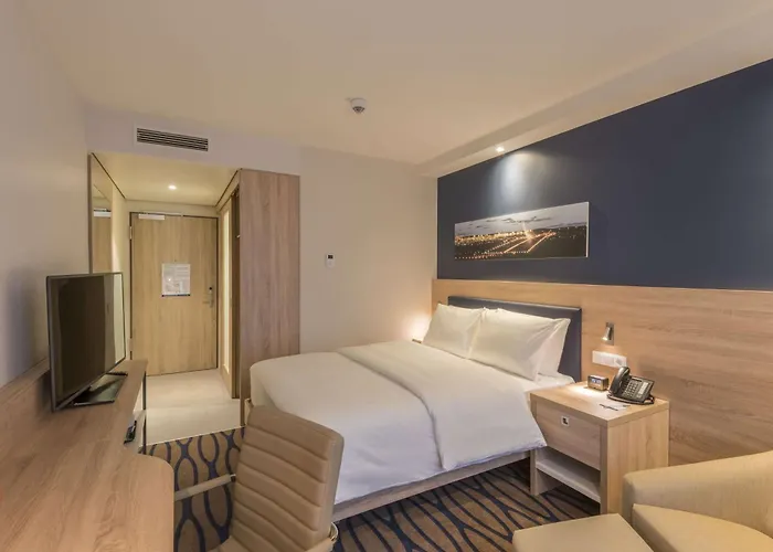 Hampton By Hilton Frankfurt Airport 3*