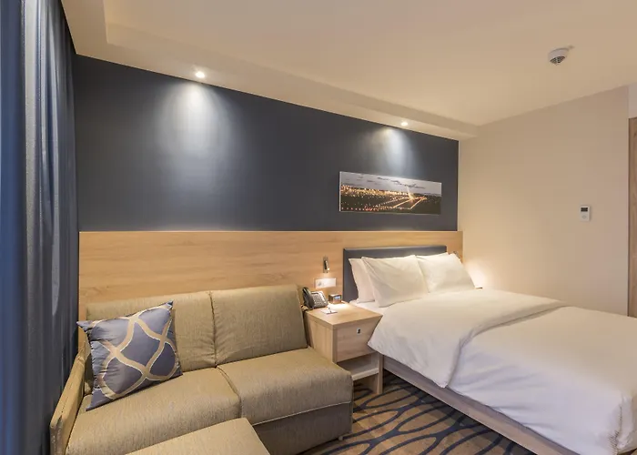 Hotel Hampton By Hilton Frankfurt Airport 3*