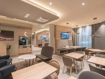 מלון Hampton By Hilton Frankfurt Airport 3*