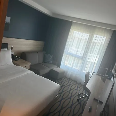 מלון Hampton By Hilton Frankfurt Airport 3*