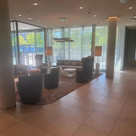 Hotel Hampton By Hilton Frankfurt Airport 3*