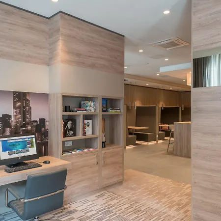 Hampton By Hilton Frankfurt Airport Hotell