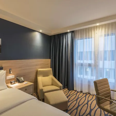 Hampton By Hilton Frankfurt Airport 3*