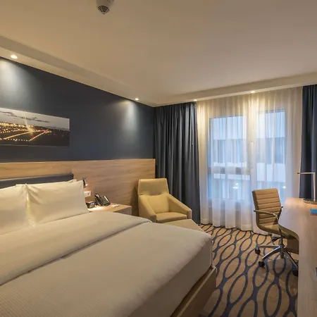 Hampton By Hilton Frankfurt Airport מלון 3*