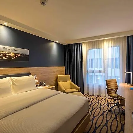 Hampton By Hilton Frankfurt Airport 3*