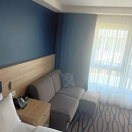 Hampton By Hilton Frankfurt Airport Hotel 3*