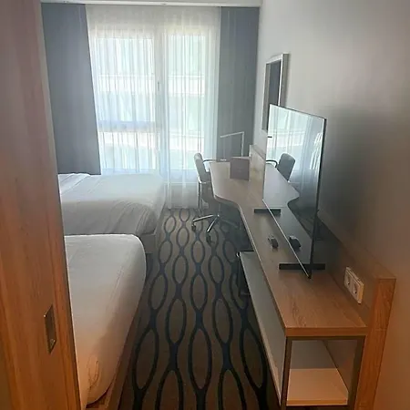 Hampton By Hilton Frankfurt Airport 3*