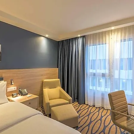 Hampton By Hilton Frankfurt Airport 3*