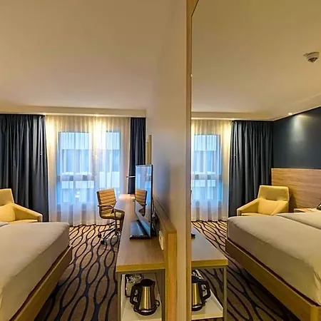 Hampton By Hilton Frankfurt Airport 3*