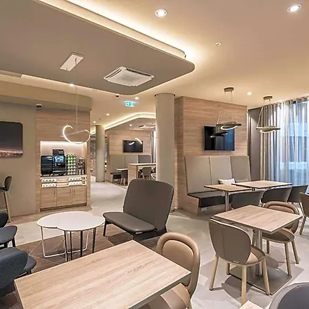 Hampton By Hilton Frankfurt Airport
