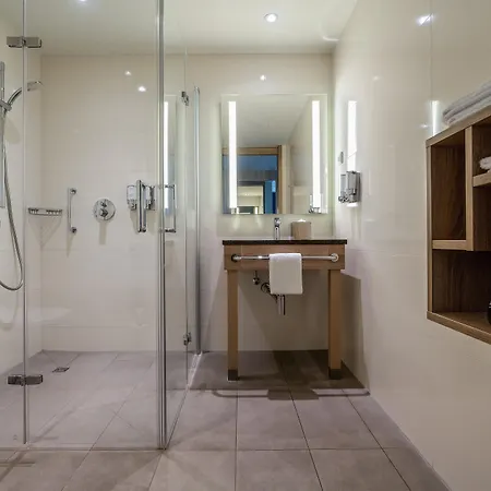 Hampton By Hilton Frankfurt Airport Hotel 3*
