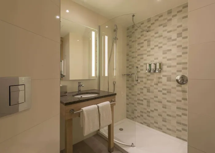 Hotel Hampton By Hilton Frankfurt Airport 3*