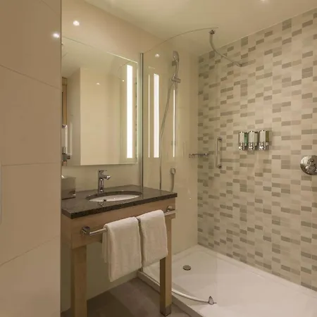 호텔 Hampton By Hilton Frankfurt Airport 3*