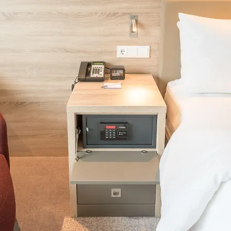 Hampton By Hilton Frankfurt Airport Otel 3*