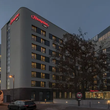 Otel Hampton By Hilton Frankfurt Airport 3*