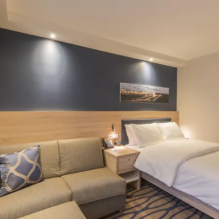 Otel Hampton By Hilton Frankfurt Airport 3*